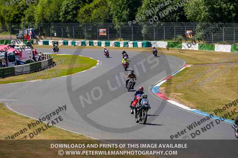 Vintage motorcycle club;eventdigitalimages;mallory park;mallory park trackday photographs;no limits trackdays;peter wileman photography;trackday digital images;trackday photos;vmcc festival 1000 bikes photographs